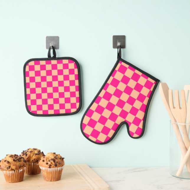 Checkered squares hot pink peach geometric retro oven mitt & pot holder set (Insitu(Hanging))