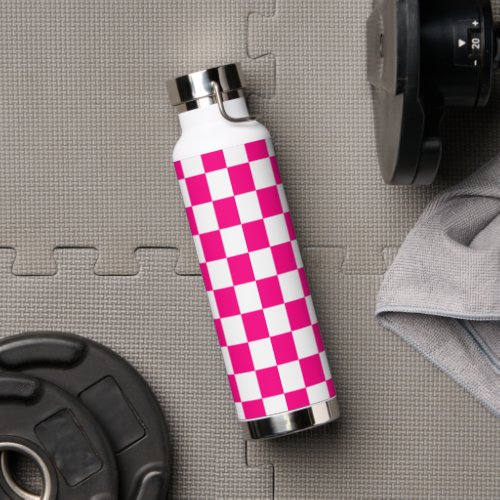 Checkered squares hot pink white geometric retro water bottle