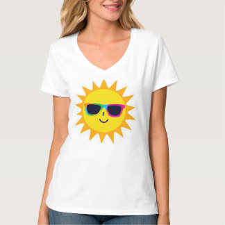 Cheerful Sunglass Sun – Fun Summer Vibes T-Shirt