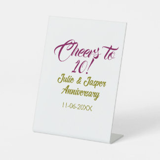 Cheers to 10th wedding anniversary mauve golden na pedestal sign