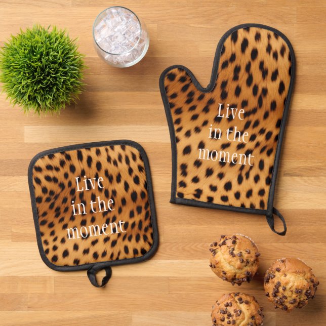 Cheetah Animal Fur Oven Mitt & Pot Holder Set (Top Down)