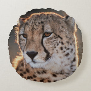 Cheetah looking away round pillow