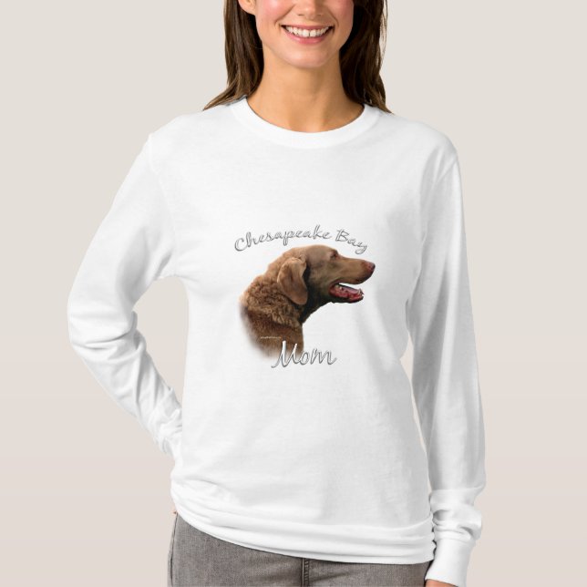 Chesapeake Bay Retriever Mom 2 T-Shirt (Front)