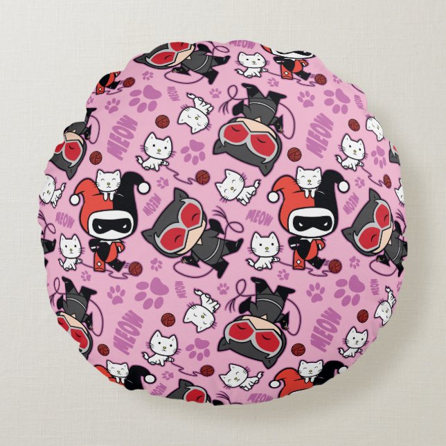 Chibi Catwoman, Harley Quinn, & Kittens Pattern Round Pillow (Front)