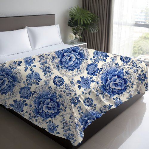 Chic Blue white floral chinoiserie toile monogram Duvet Cover