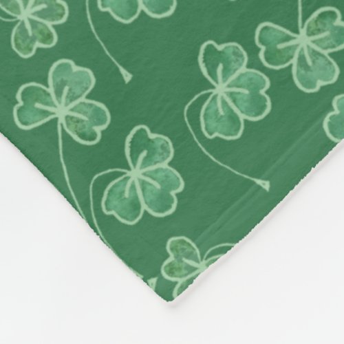 Chic Dark Green Shamrocks Pattern Fleece Blanket