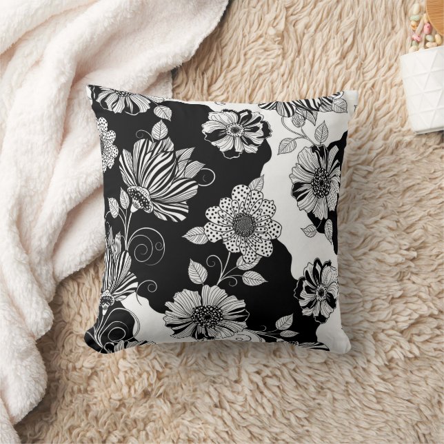 Chic Monochrome Floral Luxury Pattern (4) Throw Pillow (Blanket)