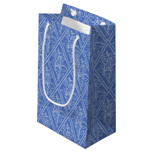 Chic Periwinkle Blue Floral Diamond Pattern Small Gift Bag