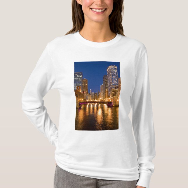 Chicago, Illinois, Skyline and Chicago River at T-Shirt (Front)
