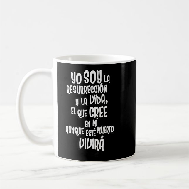 Christian Bible Verse Quote John 11 25 Spanish  Coffee Mug (Left)