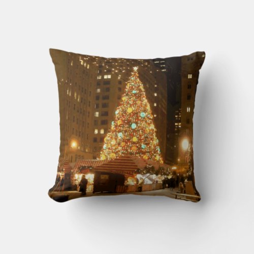 Christkindlmarket _ December 21 2005 in Chicago Throw Pillow