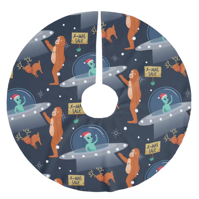 christmas alien yeti sasquatch bigfoot brushed polyester tree skirt (Front)