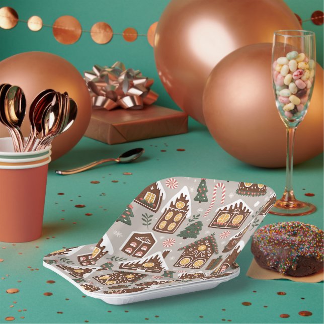Christmas Gingerbread Houses Holiday Pattern Paper Plates (Multi)