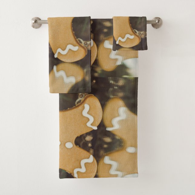 Christmas gingerbread man bath towel set (Insitu)