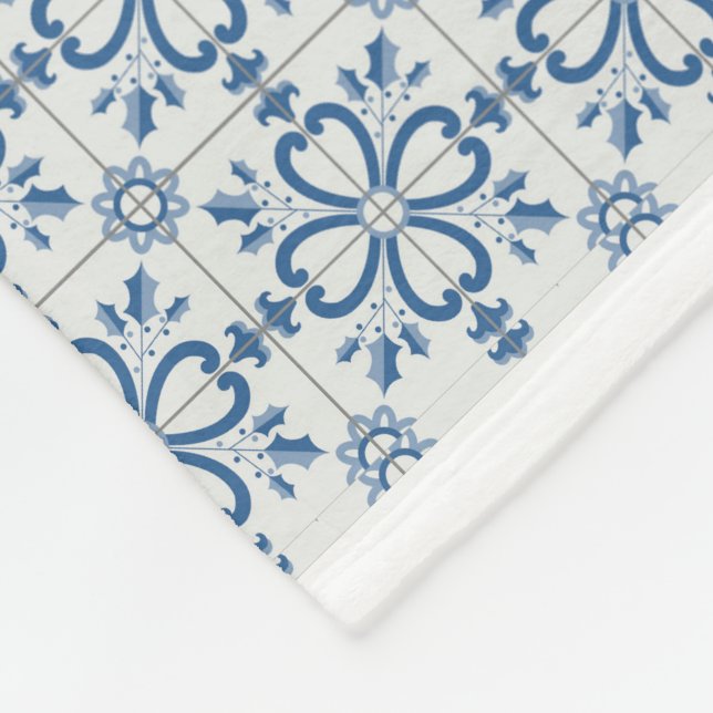 Christmas holly leaves and flowers petals tiles fleece blanket (Corner)