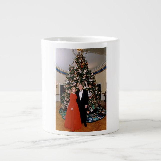 Christmas of US President Bill Clinton & Hillary  Giant Coffee Mug (Front)