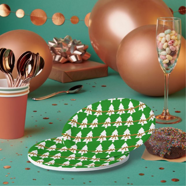 Christmas Paper Plates, Merry Christmas GreenTrees Plates (Multi)