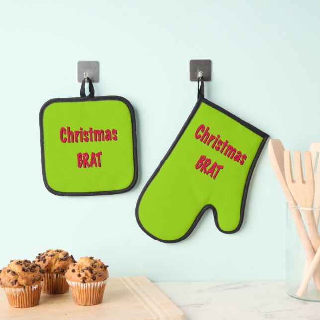 Christmas Red And Brat Green  Oven Mitt & Pot Holder Set (Insitu(Hanging))