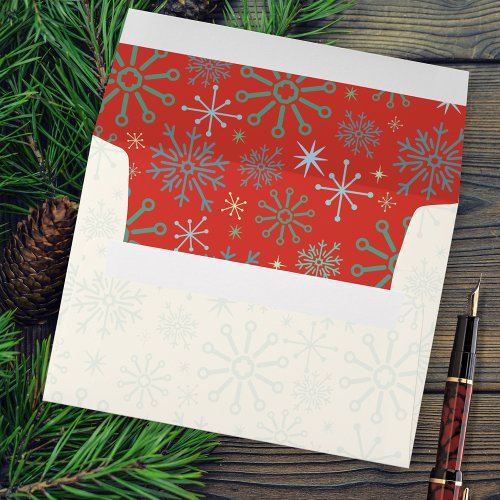 Christmas Retro Snowflakes Pattern Red and Cream Envelope