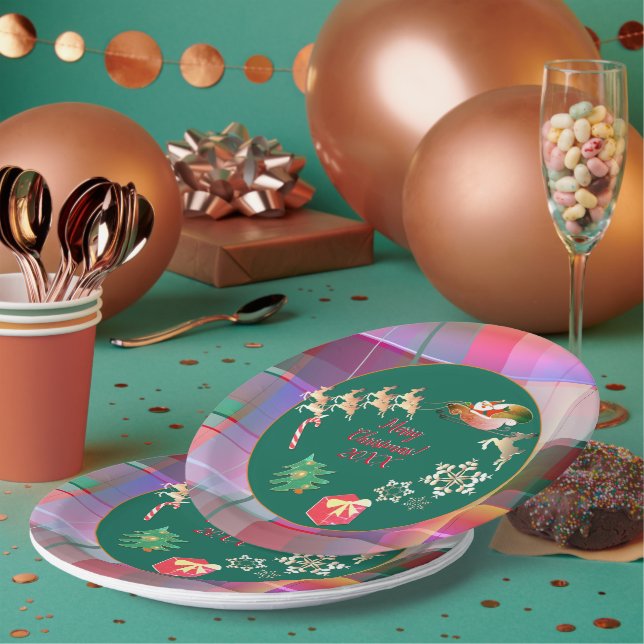 Christmas Santa's Reindeer Plaid Paper Plate (Multi)