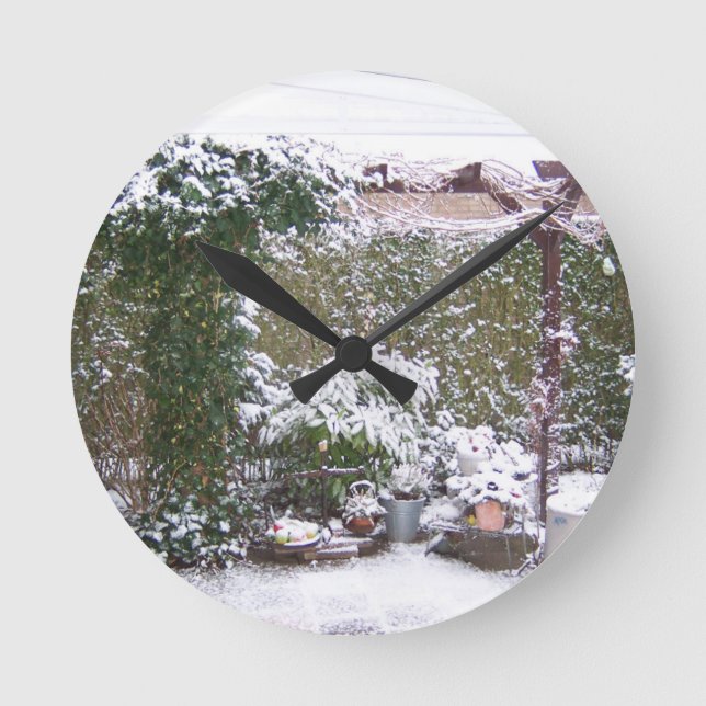 Christmas Season, Snow in the garden Round Clock (Front)