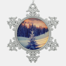 Christmas tree decoration in the form of snowflake