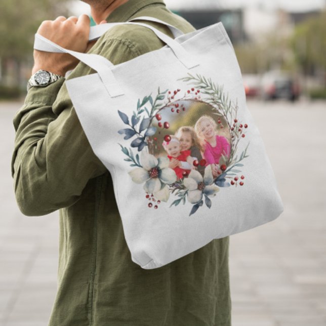 Christmas wreath, white flowers, red berries photo tote bag (Creator Uploaded)