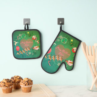Christmassy Oven Mitt and Pot Holders Oven Mitt & Pot Holder Set