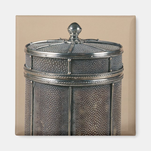 Cigarette box with shagreen sides, 1928 magnet (Front)