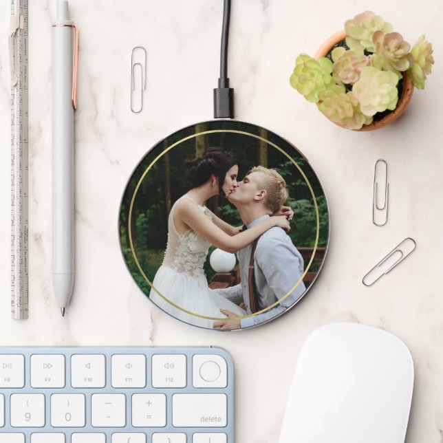 Circle Frame Modern Photo  Wireless Charger (Desk)