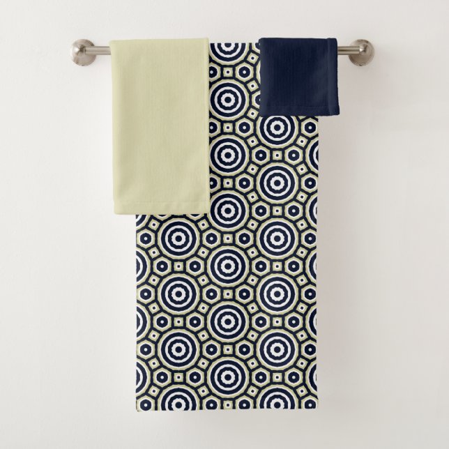 Circles Bath Towel Set (Insitu)