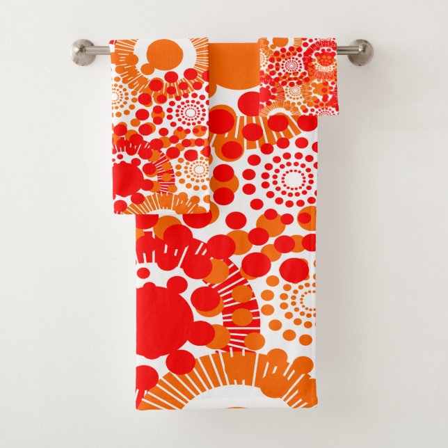 Circles, Circles Everywhere Bath Towel Set (Insitu)