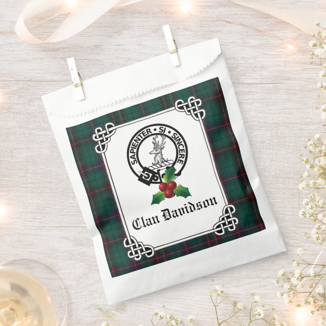 Clan Davidson Crest Badge & Tartan Holiday  Favor Bag (Clipped)