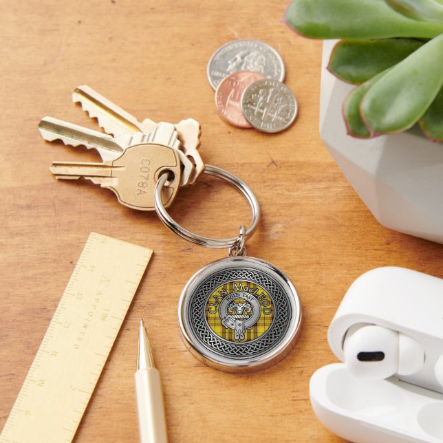 Clan MacLeod Crest & Tartan Knot Keychain (Desk)