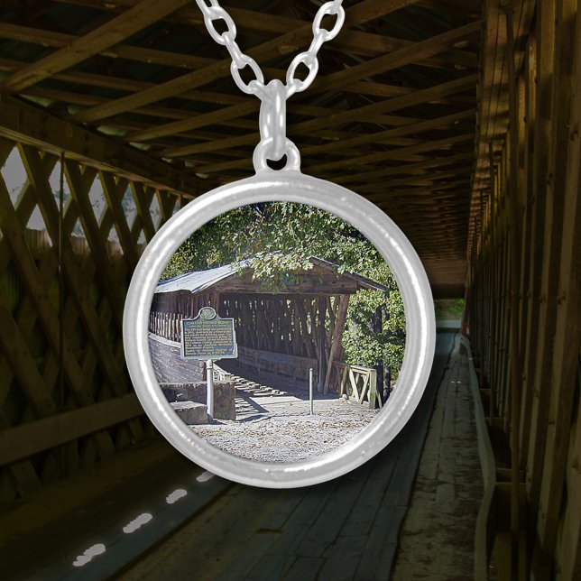 Clarkson Covered Bridge Alabama Round Silver Plated Necklace (Clarkson Covered Bridge Alabama Round Silver Plated Necklace)