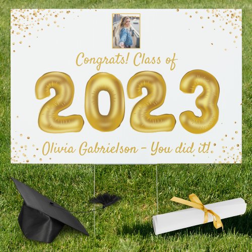 Class of 2023 Gold Balloons White Graduation Yard Sign