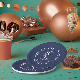 Class Of 2026 Chic Emblem Navy Graduation Party Paper Plates