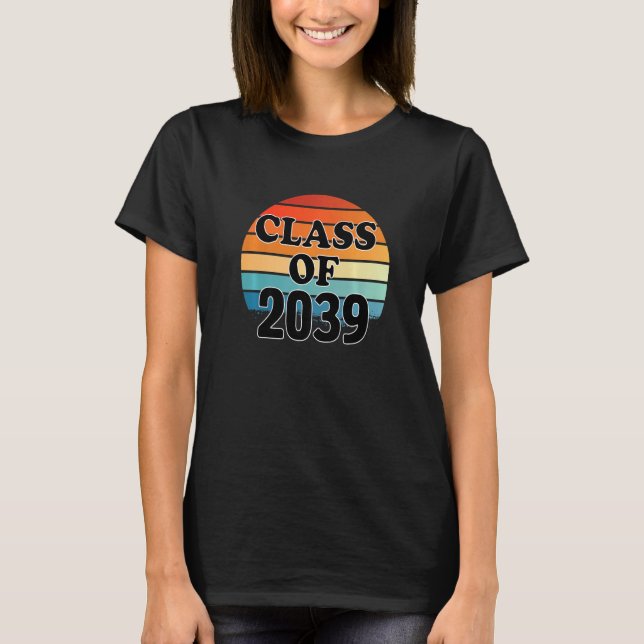 Class Of 2039 Senior Graduate Retro Graduation T-Shirt (Front)