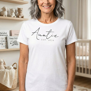 Classic Auntie EST Year Family Script Design T-Shirt