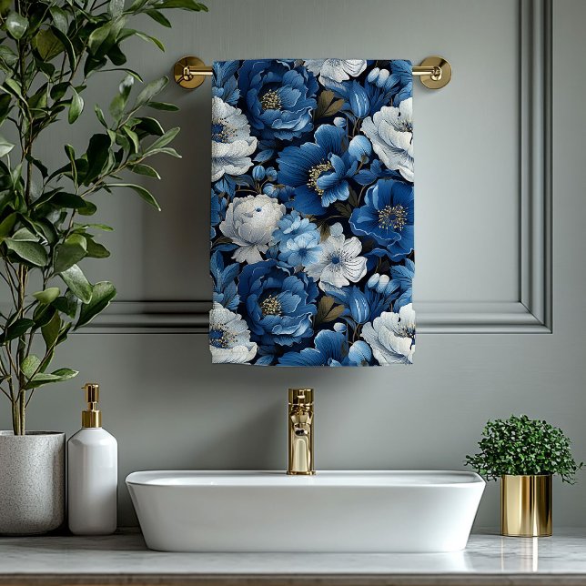 Classic Blue and White Floral Bath Towel (Classic Blue and White Floral Bath Towel)