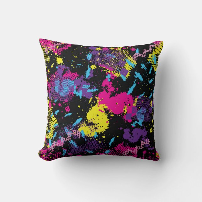 Classic Camouflage: Seamless Vintage Pattern Throw Pillow (Front)