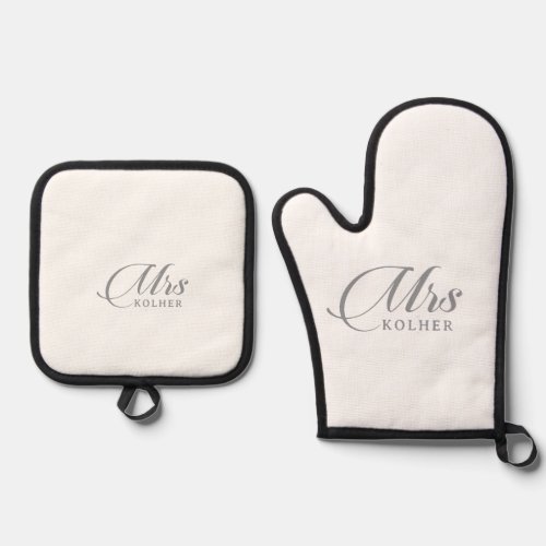 Classic Chic Calligraphy Mrs Oven Mitt &amp; Pot Holder Set