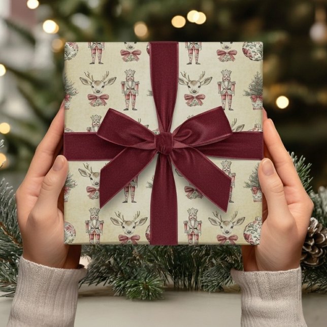 Classic Christmas Vintage Chinoiserie Toile Jumbo Wrapping Paper (Classic Christmas Vintage Chinoiserie Toile Jumbo Wrapping Paper)