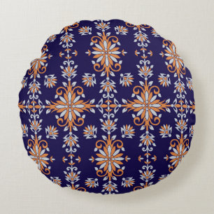 Classic Floral: Timeless Vintage Pattern Round Pillow