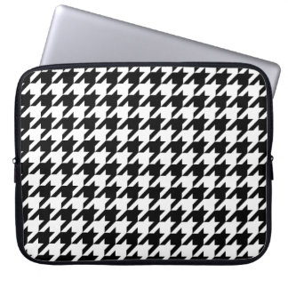 Classic houndstooth pattern Dogstooth check design Laptop Sleeve