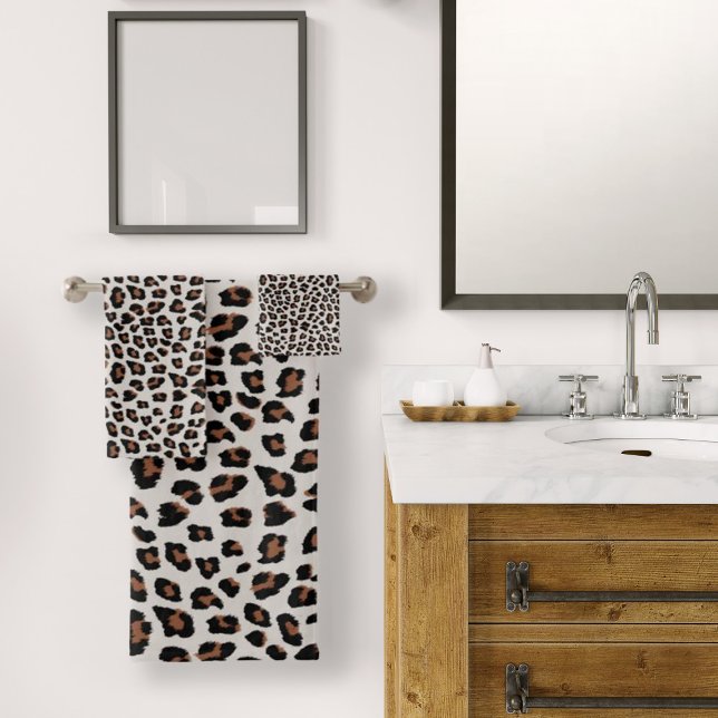 Classic Leopard Print Pattern Bath Towel Set (Leopard Print Bath Towel Set by Looly Elzayat
)
