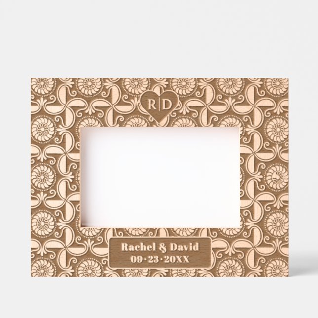 Classic pattern with initias and heart wedding engraved frames (Front)