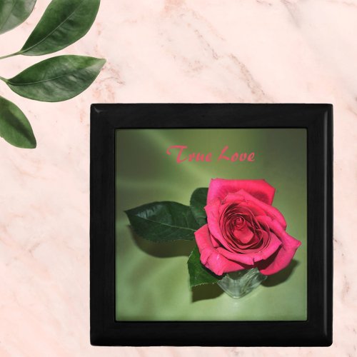 Classic Red Rose on Green True Love Gift Box