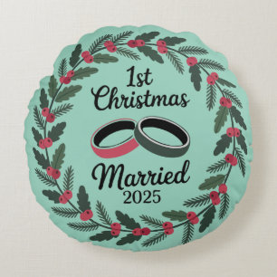 Classic Wedding Rings Wreath 1st Christmas Round Pillow