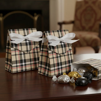 Classy Favor Boxes With Classic Plaid Pattern